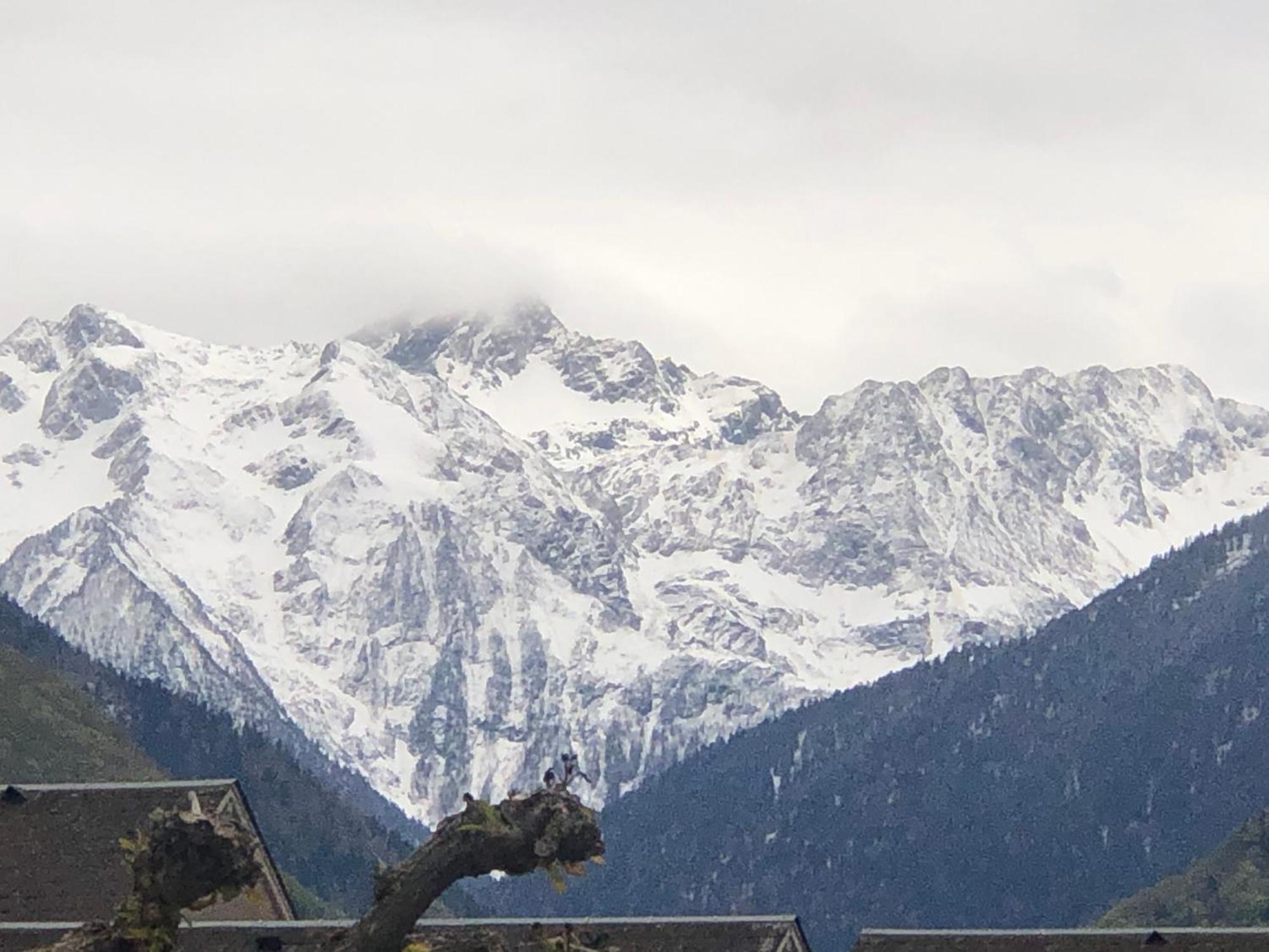 Appart T 3 Bagneres-De-Luchon Vue Montagne - Piscine Mi Juin Exterior foto