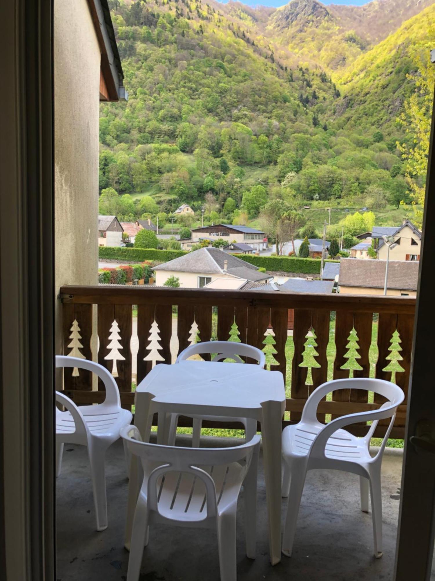 Appart T 3 Bagneres-De-Luchon Vue Montagne - Piscine Mi Juin Exterior foto