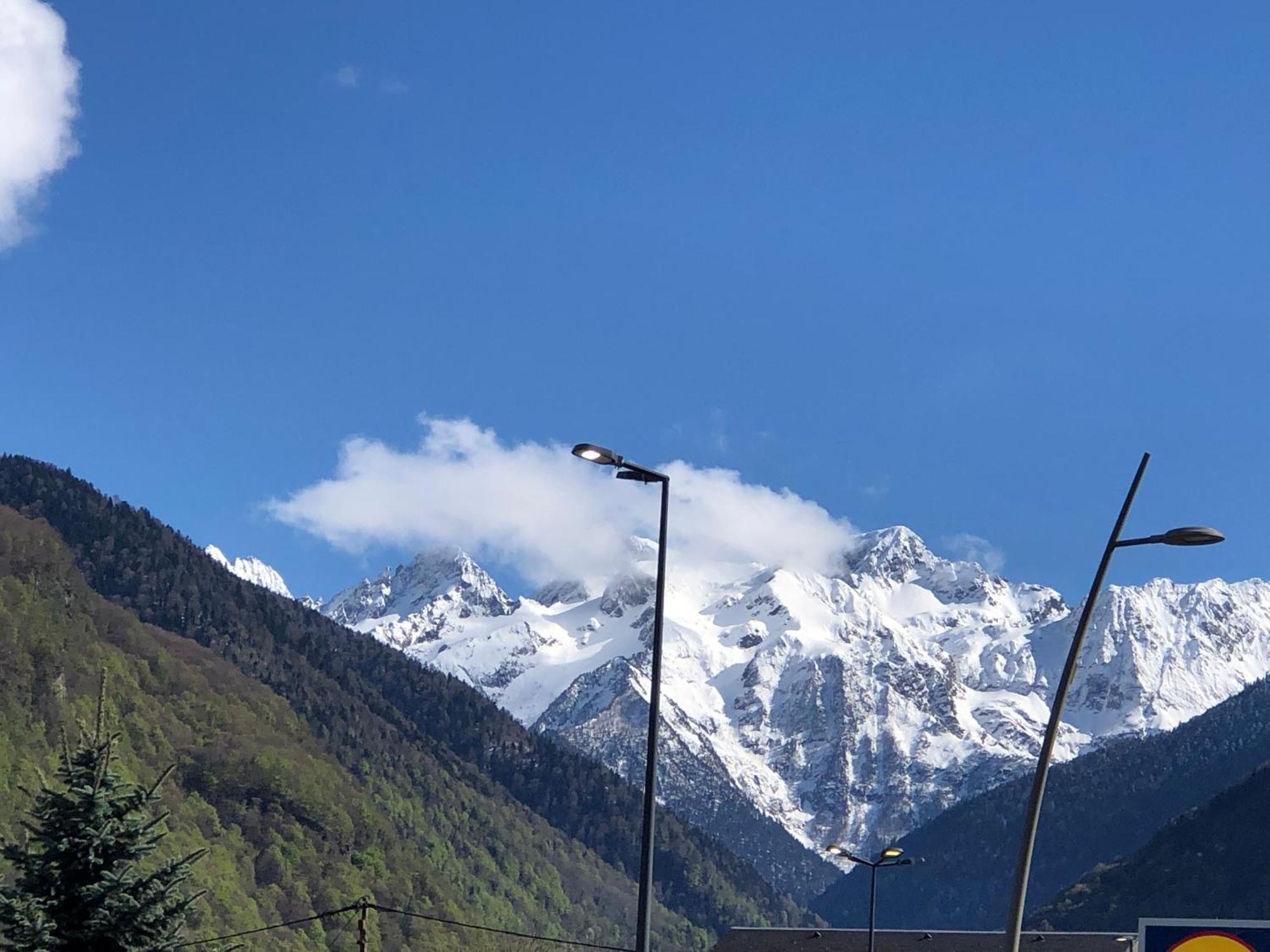 Appart T 3 Bagneres-De-Luchon Vue Montagne - Piscine Mi Juin Exterior foto